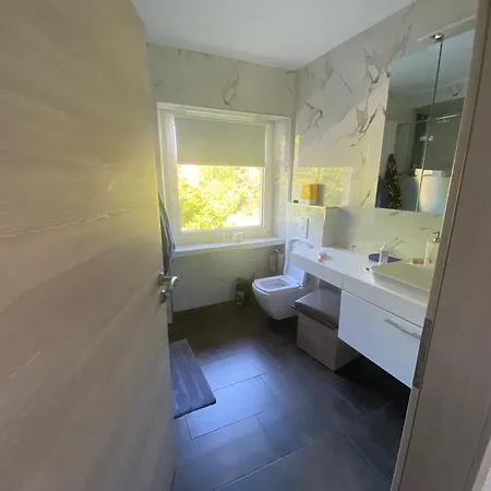 Hotel Maison Entiere 3 Avec Jardin Luxembourg *